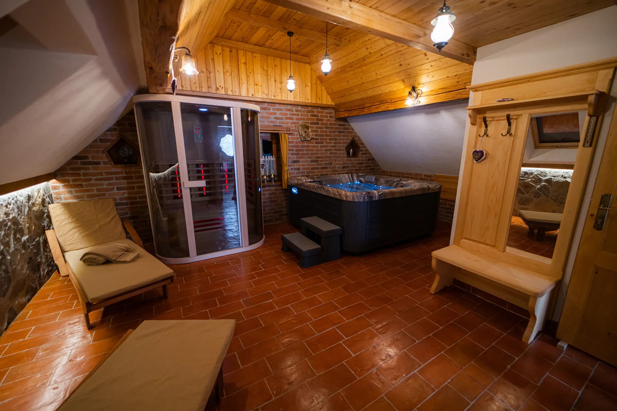 Wellness z infrardečo savno in jacuzzijem